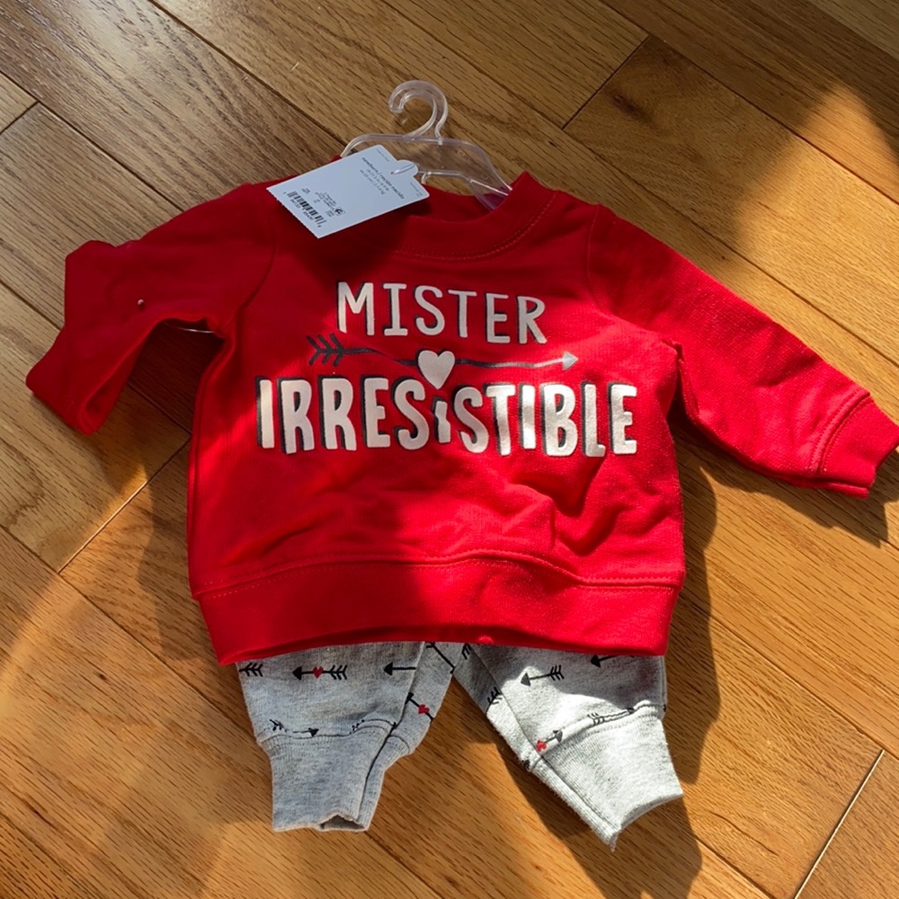 Never worn, new with tags Carter's Valentines outfit for newborn